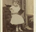 Djevojčica s knjigom, 1890-e, albuminska fotografija, podljepljena kartonom; 10,4 x 6,4 cm; DUM KPM F-88.jpg