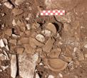 Ulomci keramičke posude u grobu u Nakovani