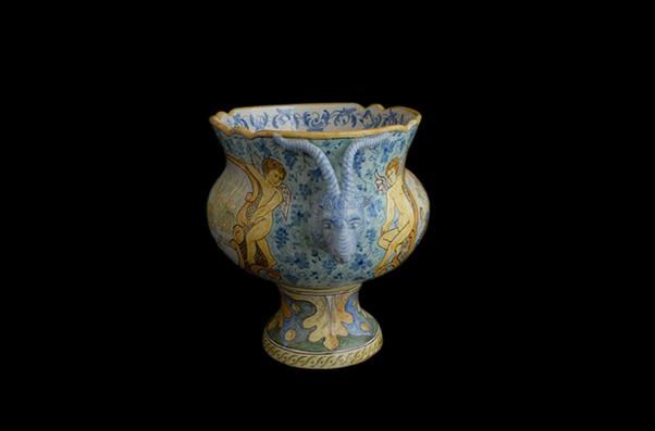 Decorative vase – cantharus